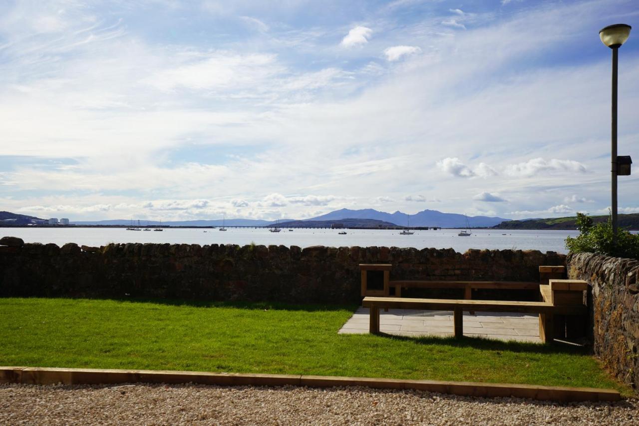 Beach House No2 With Amazing Sea Views And Private Garden Onto Beach. Appartement Fairlie Buitenkant foto